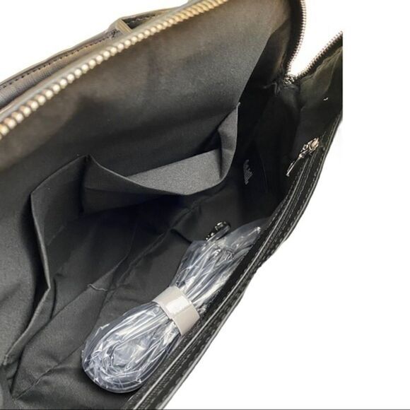 Badgley Mischka Big Quilted Dome Bag with … - Picture 8 of 9